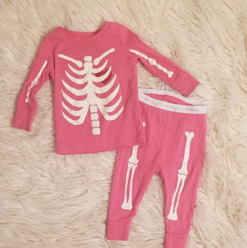 Skeleton glow n the dark pjs